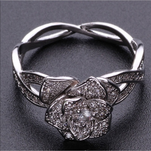 Silver Rose Pedal Ring - Picture 4 of 8